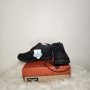 Propet Womens Black Chukka Boots